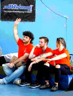 Demokratie-Scout meldet sich für einen Beitrag