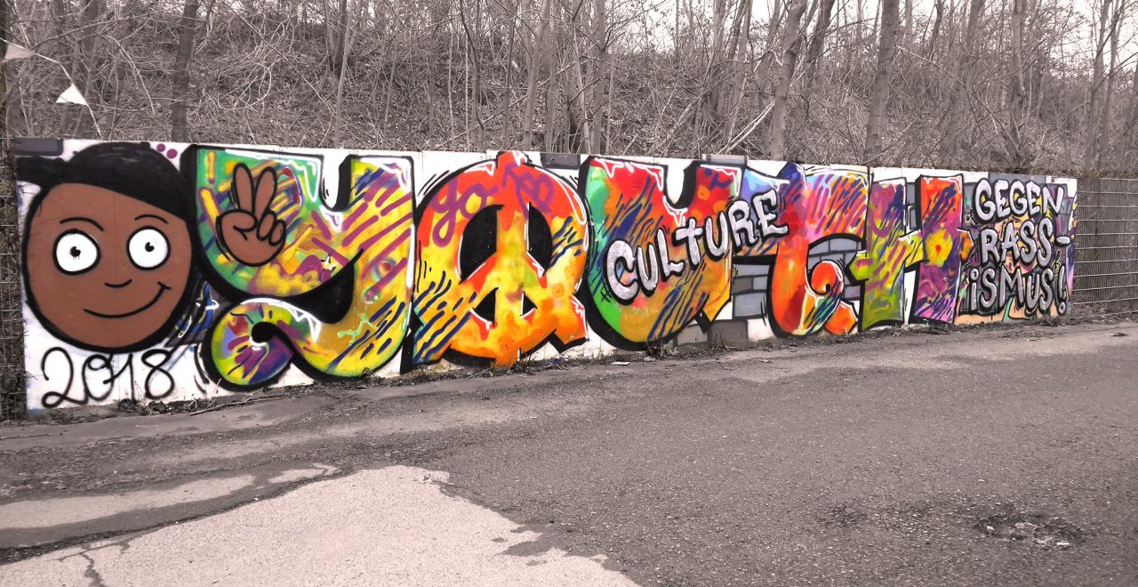 Graffitiwand am Außengelände des Youth Culture
