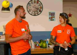 D-Scouts bei der Arbeit unterhalten sich