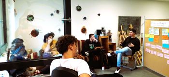 Demokratie-Scouts in Diskussion bei der Ausbildung